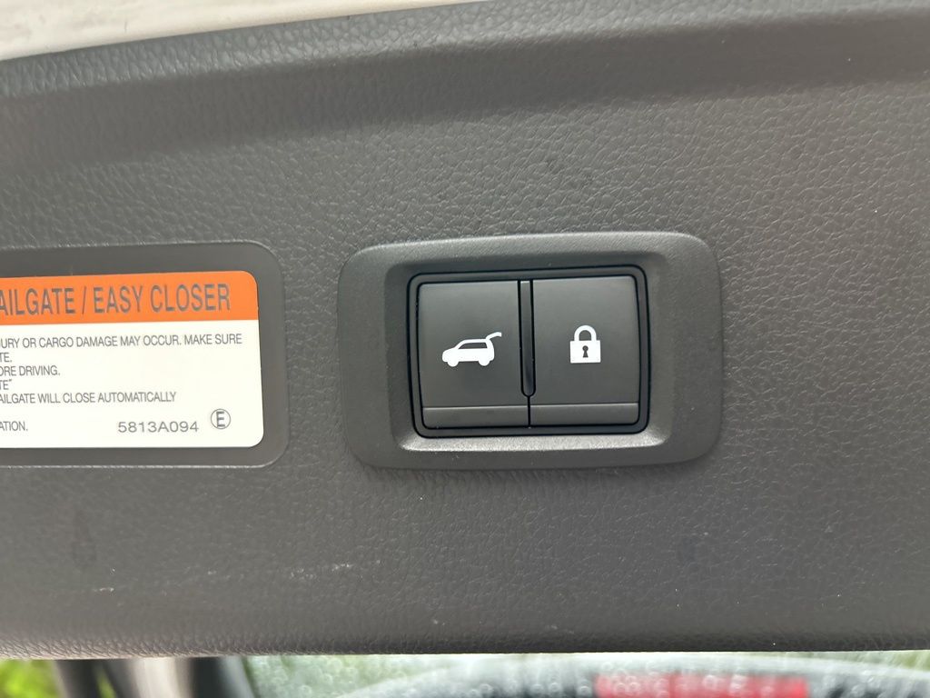 2024 Mitsubishi Eclipse Cross SE photo 44