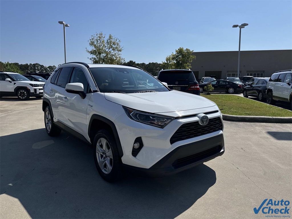 2020 Toyota RAV4 Hybrid XLE photo 2