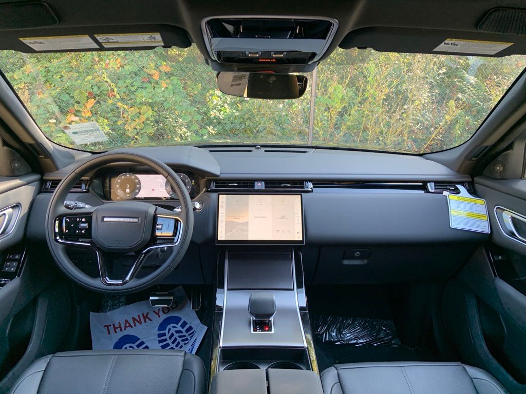 2026 Land Rover Range Rover Velar SE photo 18