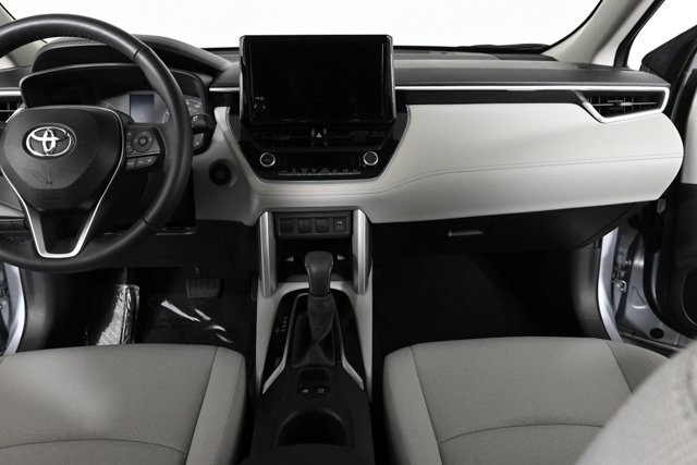 2024 Toyota Corolla Cross LE photo 9