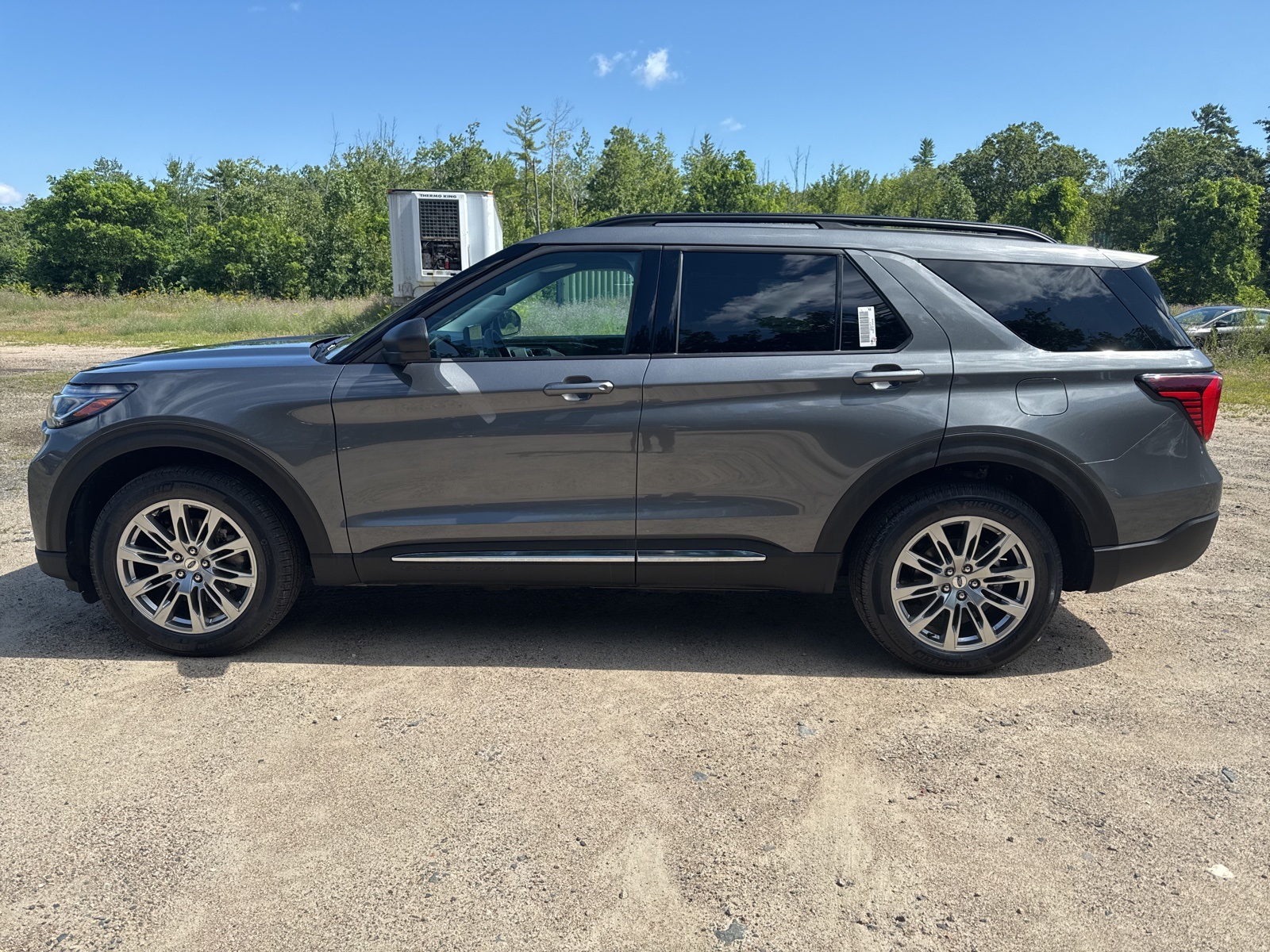 2025 Ford Explorer photo 3