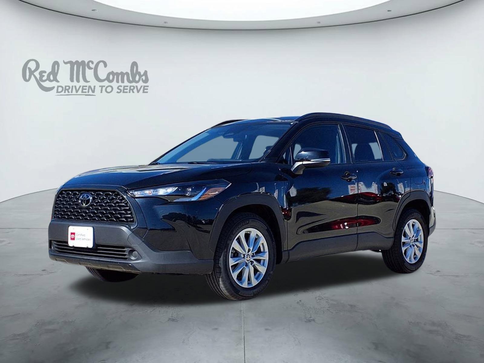 2025 Toyota Corolla Cross LE's photo