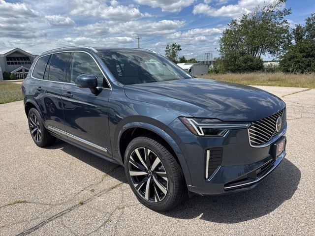 2026 Volvo XC90 Core's photo