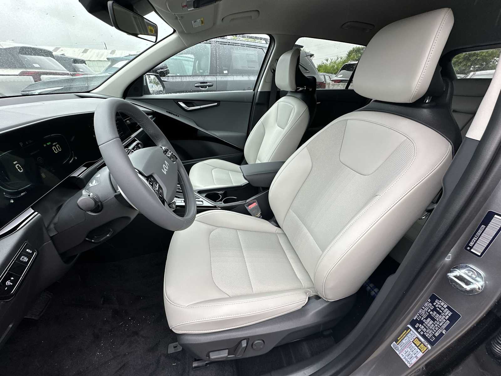 2025 Kia Niro EX photo 3