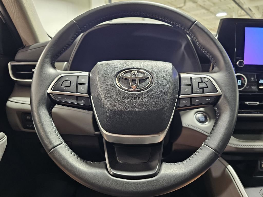 2024 Toyota Highlander LE photo 16