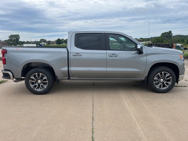 2025 Chevrolet Silverado 1500 LT photo 3