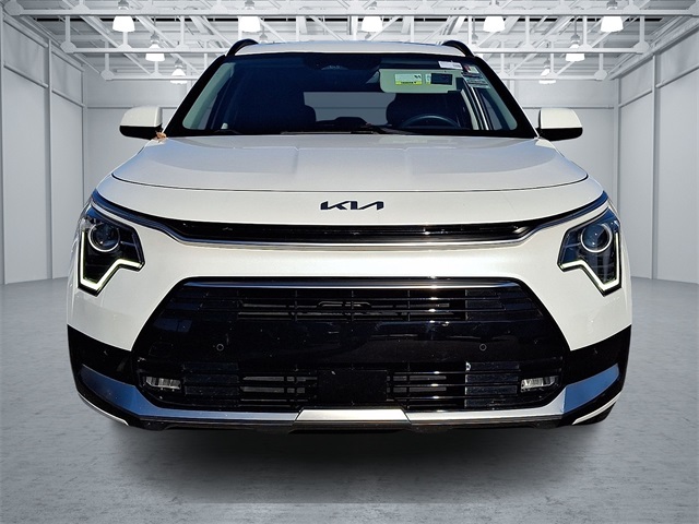 2023 Kia Niro SX photo 2