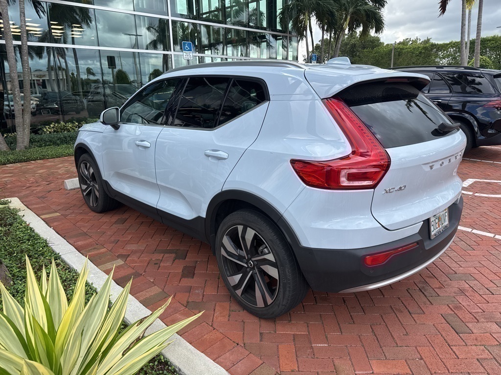 2024 Volvo XC40 Plus photo 2