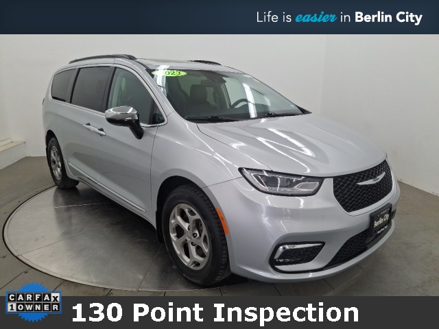 2023 Chrysler Pacifica Limited's photo