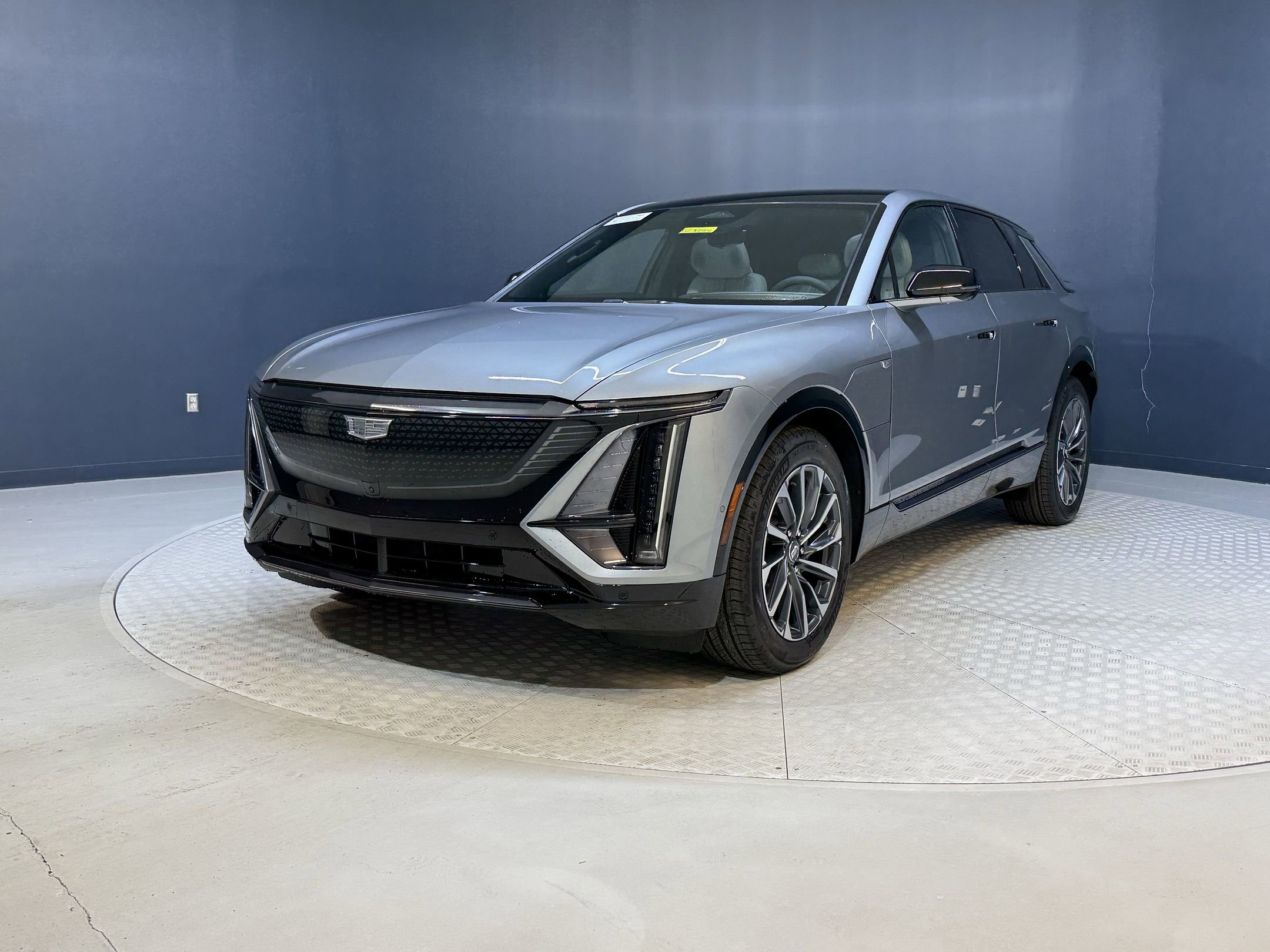 2025 Cadillac Lyriq Sport photo 2
