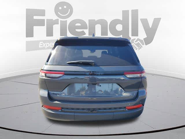 2025 Jeep Grand Cherokee Altitude photo 4