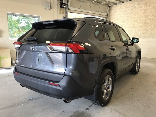 2023 Toyota RAV4 XLE photo 3