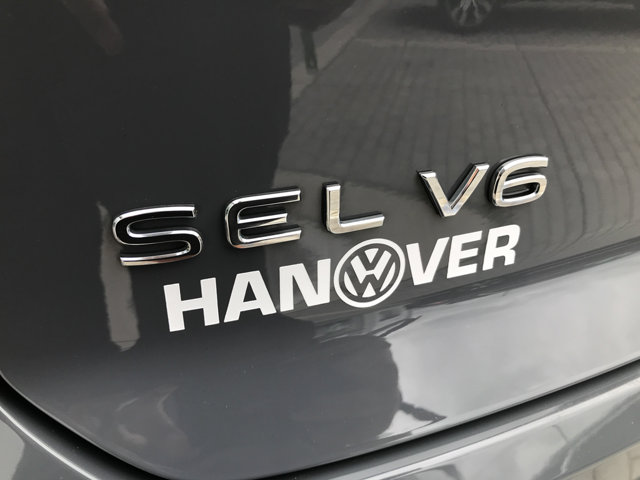 2022 Volkswagen Atlas Cross Sport V6 SEL Premium R-Line photo 10