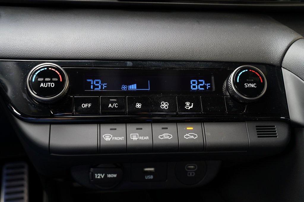 2025 Hyundai Elantra SEL Sport photo 16