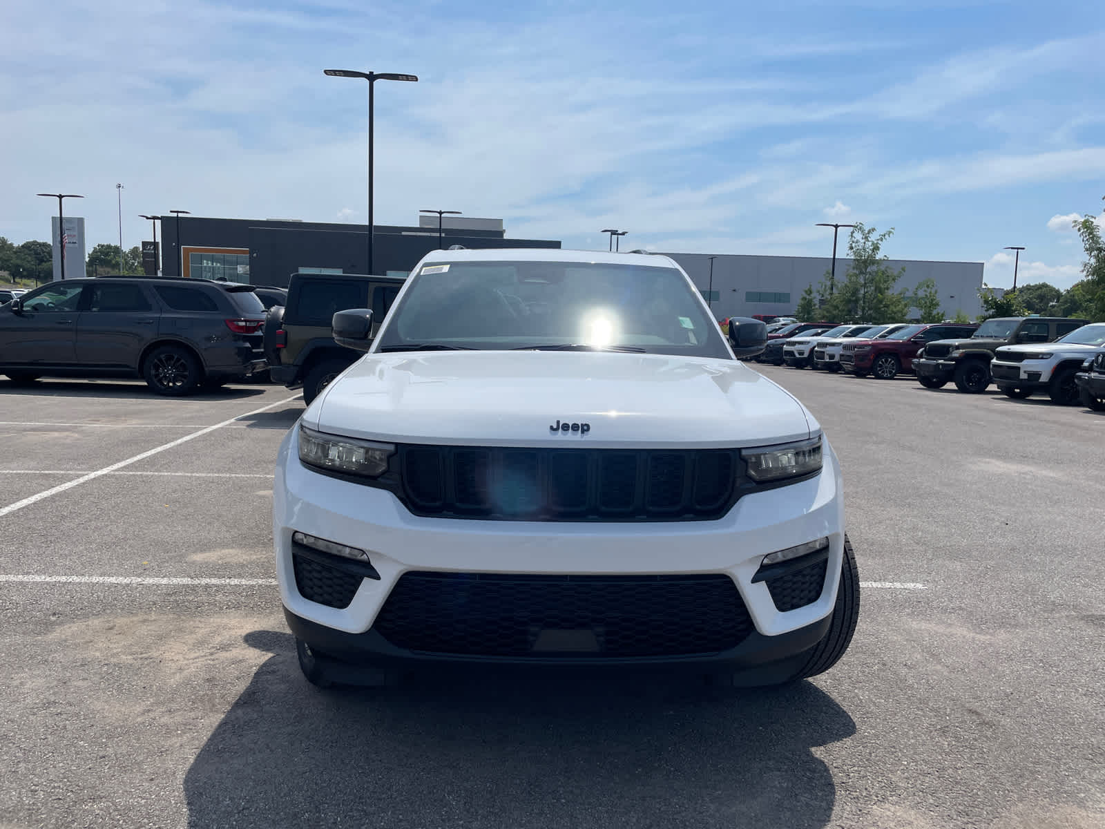 2025 Jeep Grand Cherokee Limited photo 3