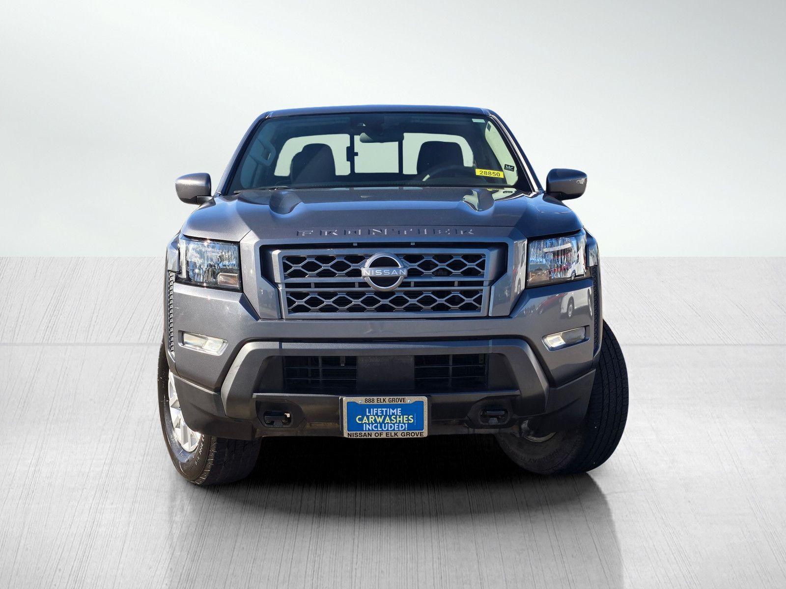 2023 Nissan Frontier Crew Cab SV photo 2