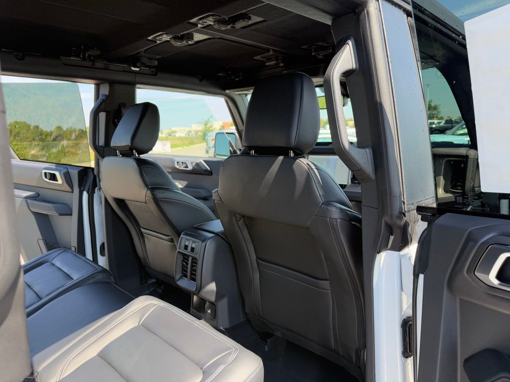 2025 Ford Bronco Outer Banks photo 17