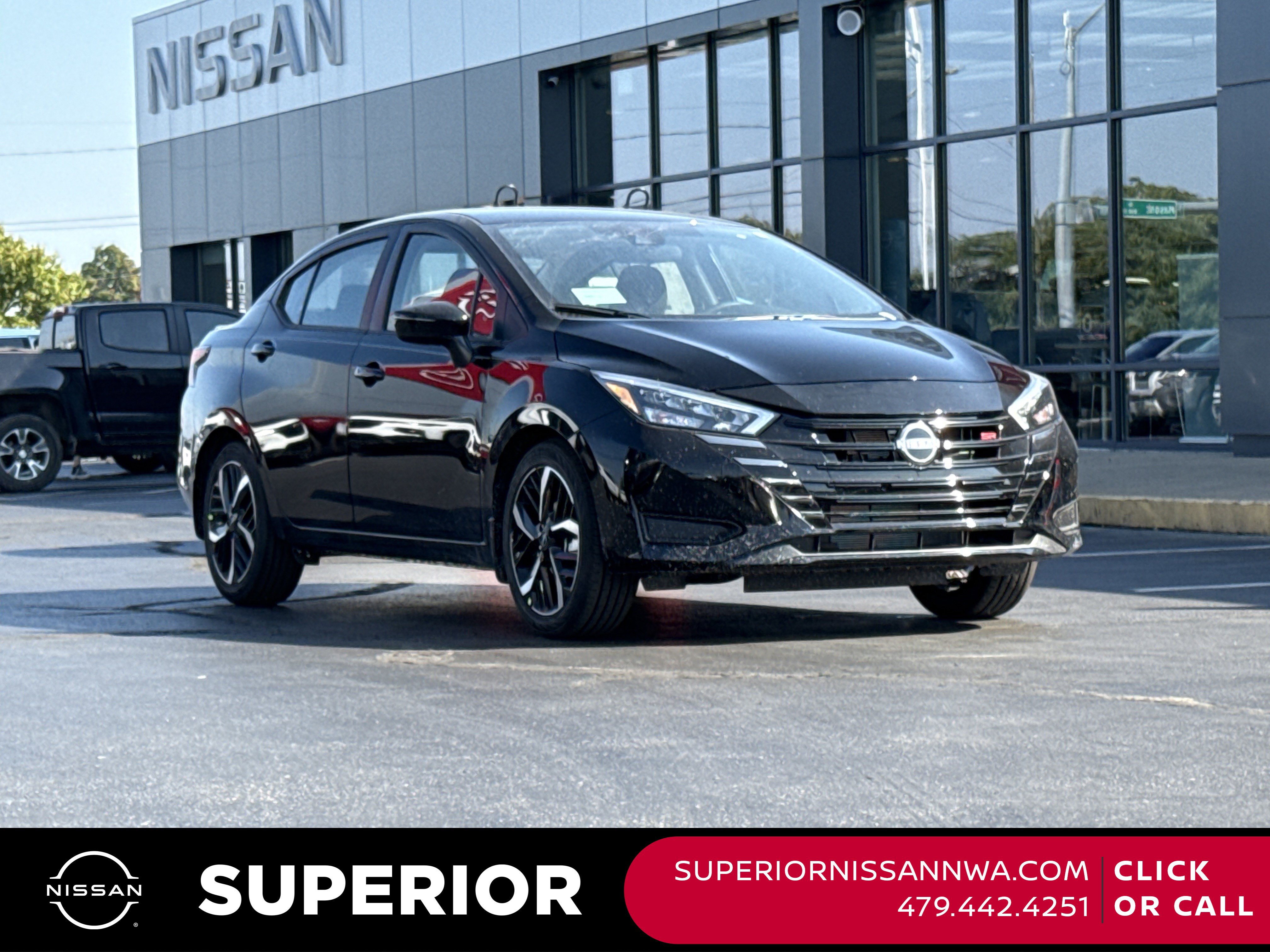 2025 Nissan Versa SR's photo