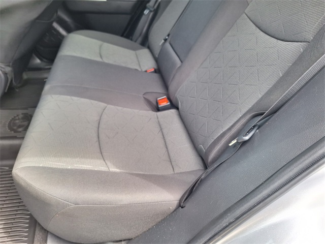 2022 Toyota RAV4 XLE photo 18