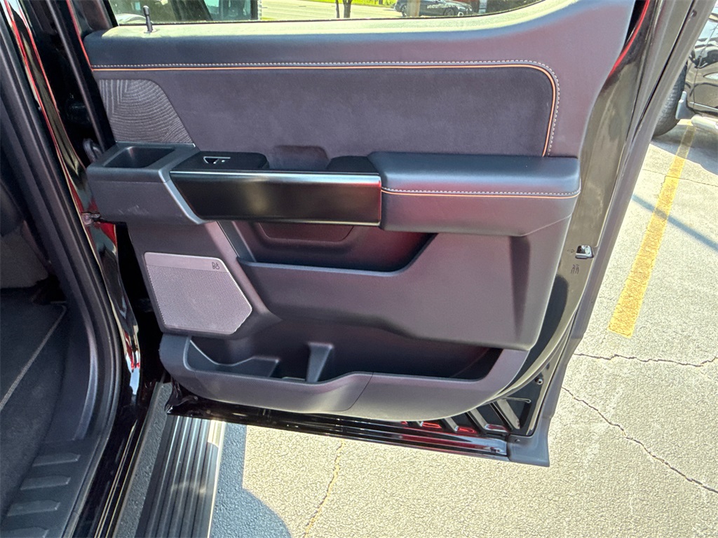 2023 Ford F-150 Platinum photo 16