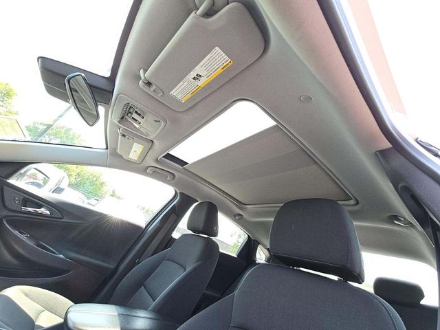2023 Chevrolet Malibu 1LT photo 2