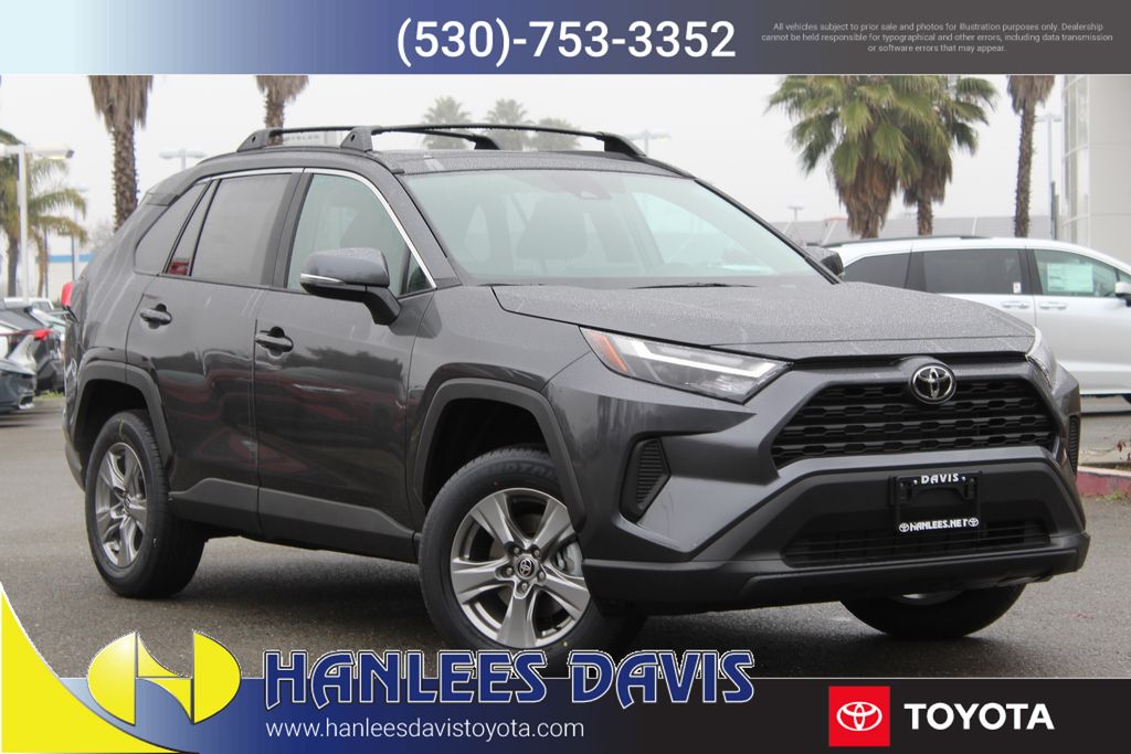 2025 Toyota RAV4 XLE's photo