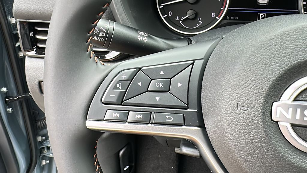 2025 Nissan Sentra SR photo 12