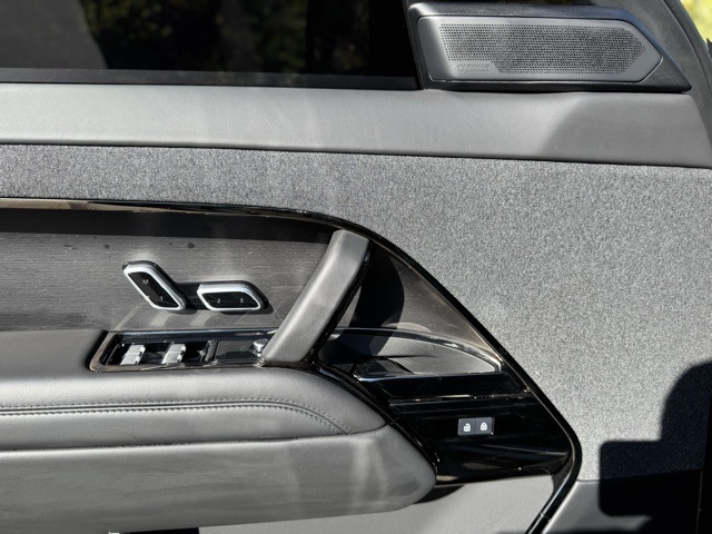 2025 Land Rover Range Rover Sport SE photo 10
