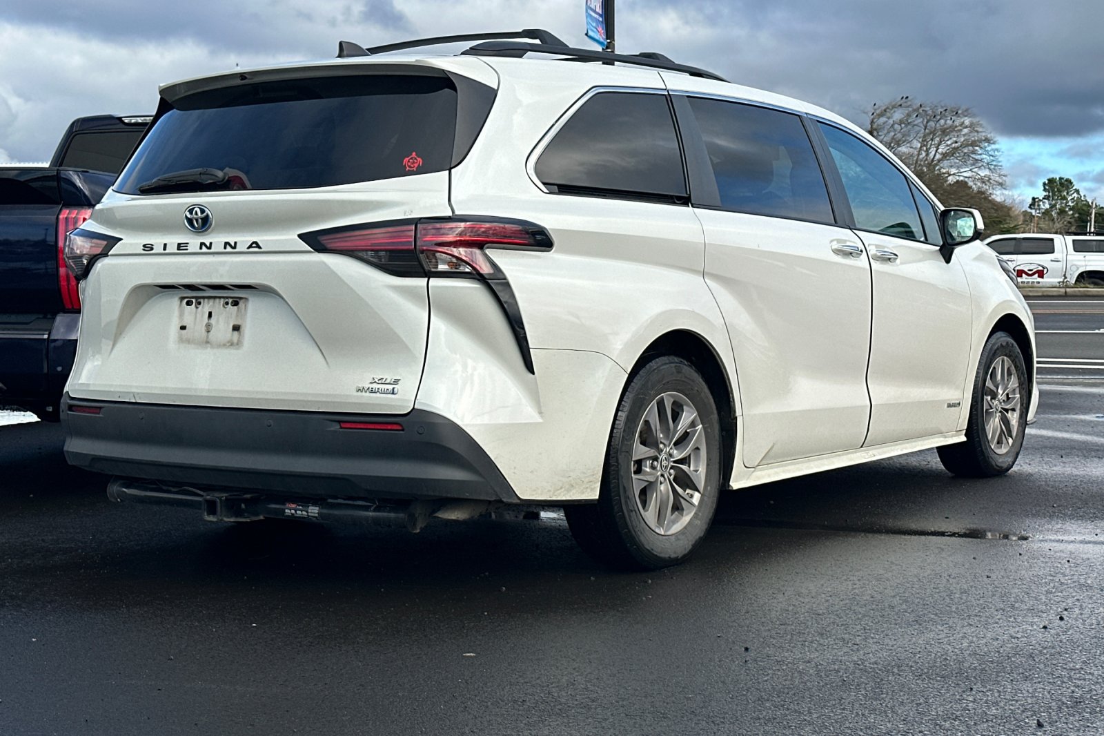 2021 Toyota Sienna XLE photo 3
