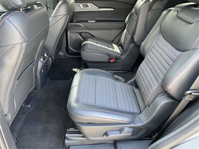 2025 Ford Explorer ST-Line photo 5