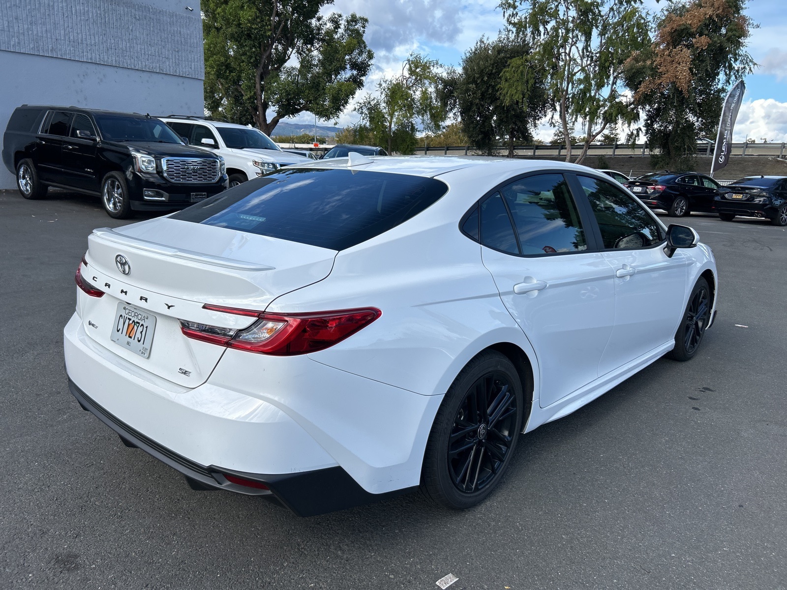 2025 Toyota Camry SE photo 3