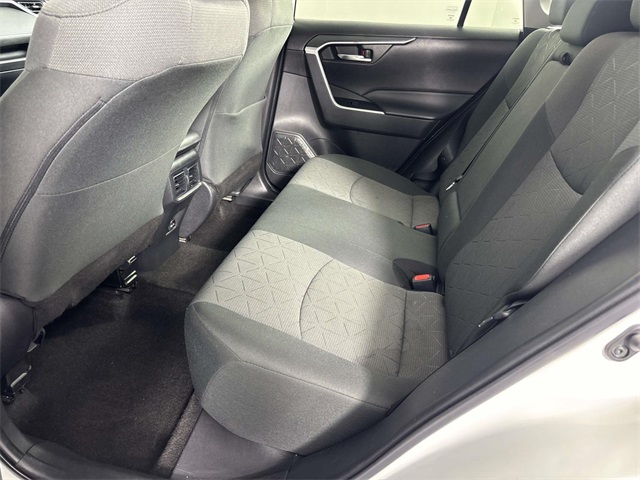 2022 Toyota RAV4 XLE photo 11