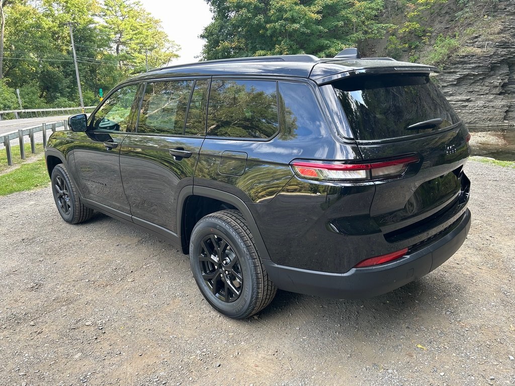 2025 Jeep Grand Cherokee Altitude X photo 3