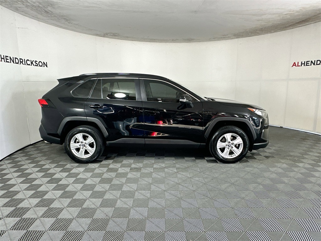 Used 2021 Toyota RAV4 XLE with VIN 2T3W1RFV1MW106456 for sale in Kansas City