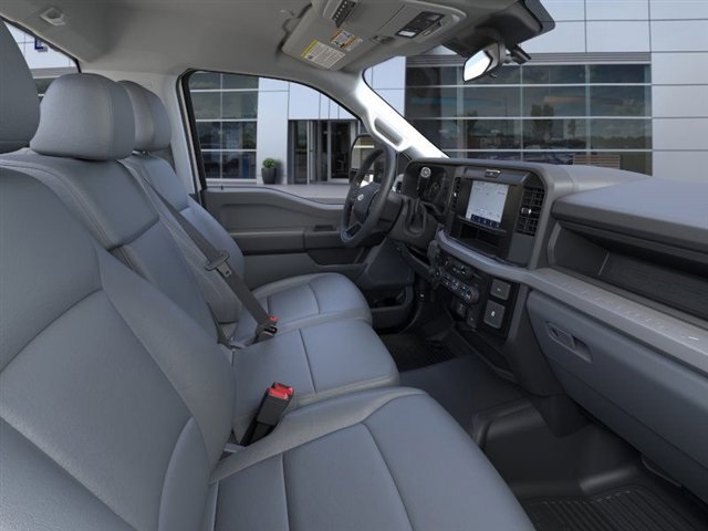2025 Ford F-600 photo 10