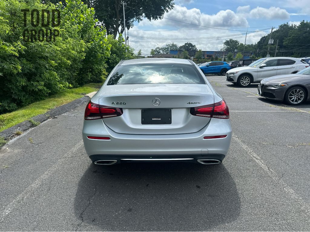 2022 Mercedes Benz A 220 4MATIC photo 4