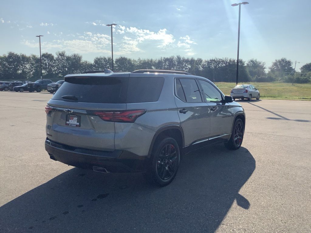 2023 Chevrolet Traverse Premier photo 3