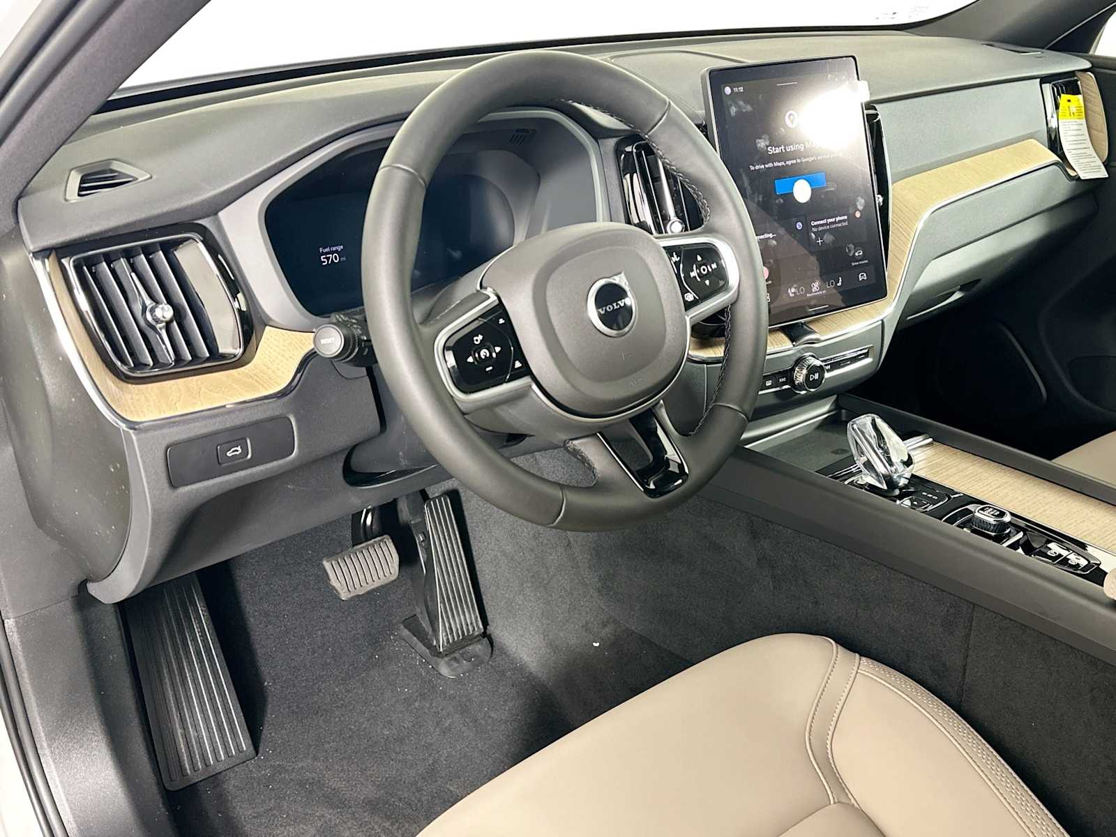 2026 Volvo XC60 B5 Plus photo 9
