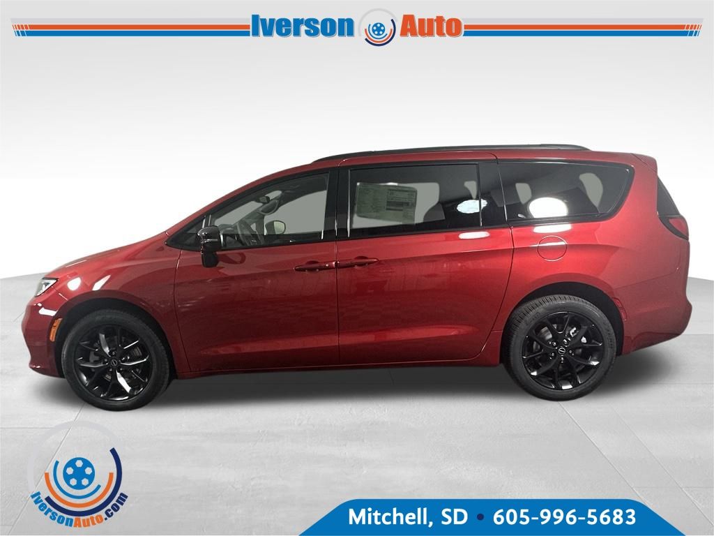2026 Chrysler Pacifica Limited photo 4