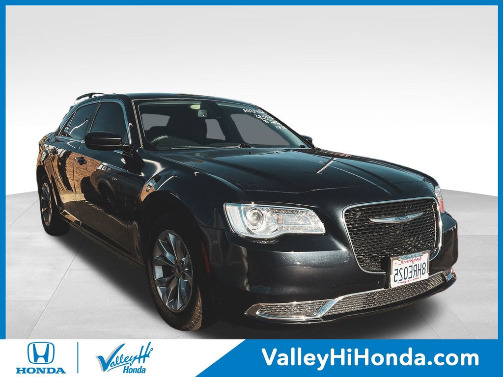 2019 Chrysler 300 Touring's photo