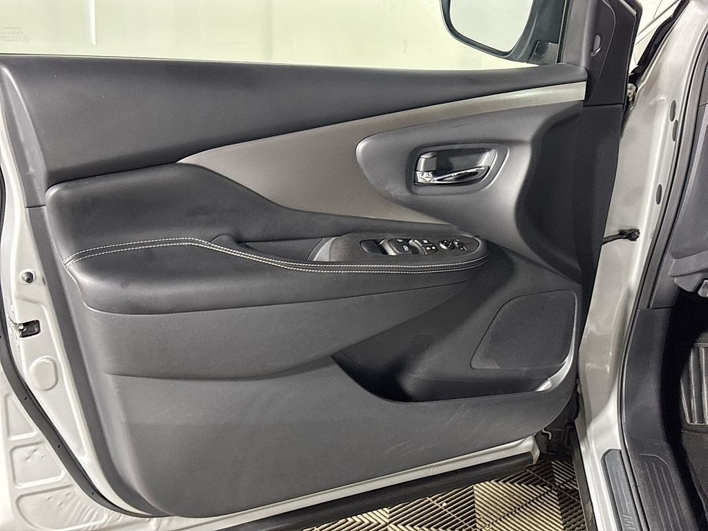 2023 Nissan Murano SV photo 10