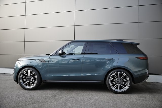 2025 Land Rover Range Rover Sport SE photo 4