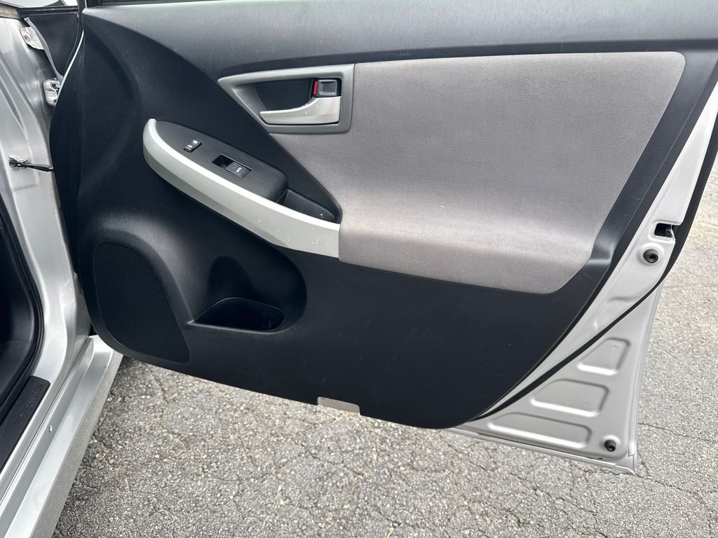 2015 Toyota Prius Four photo 14