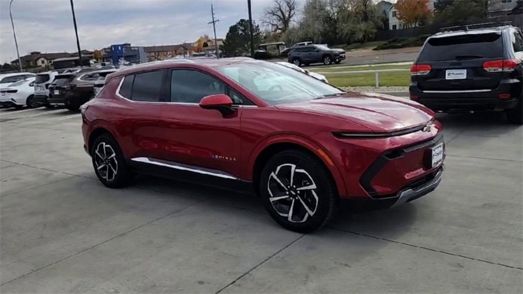 2024 Chevrolet Equinox EV 2LT photo 2