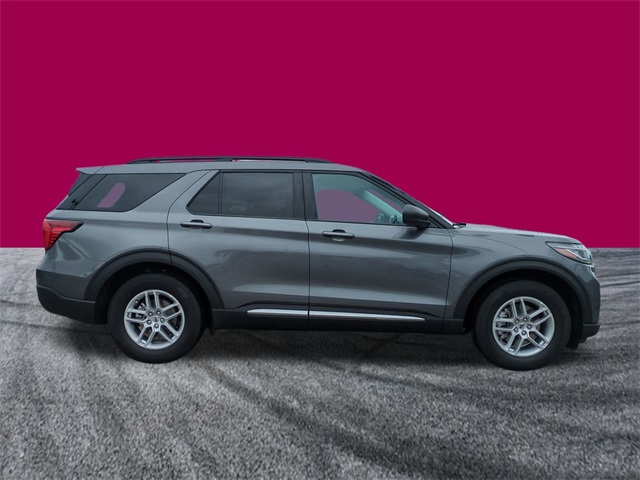 2025 Ford Explorer photo 2