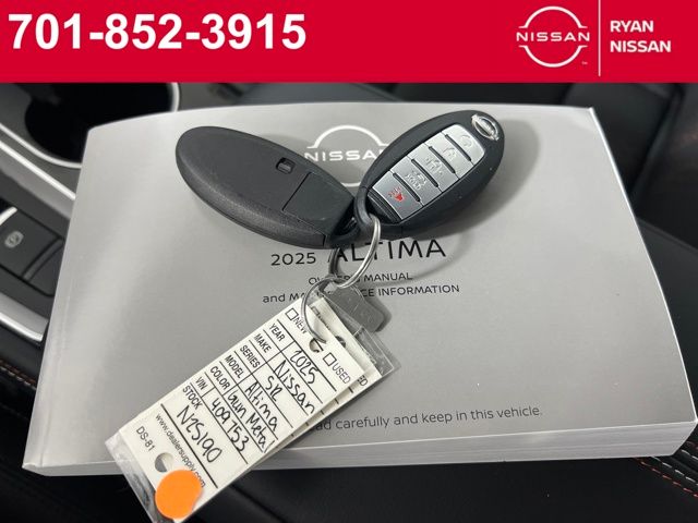 2025 Nissan Altima 2.5 SR photo 14