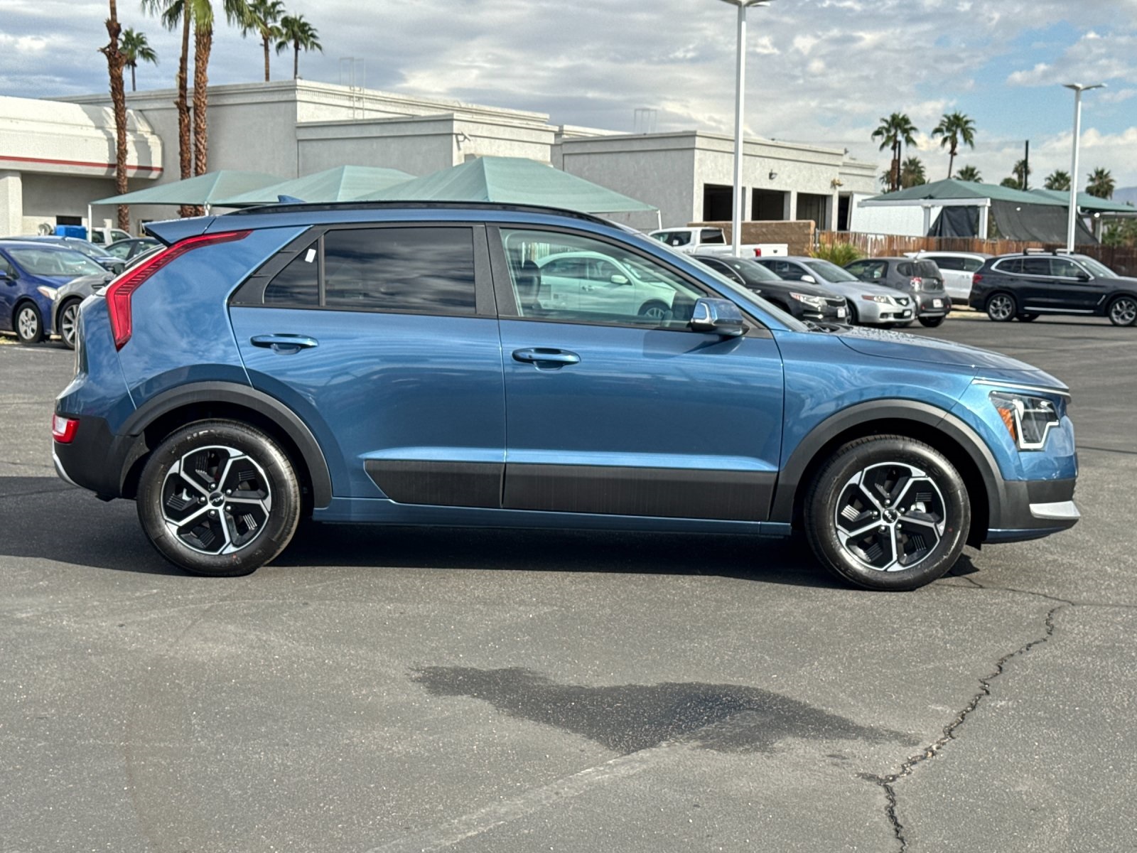 2025 Kia Niro EX photo 2