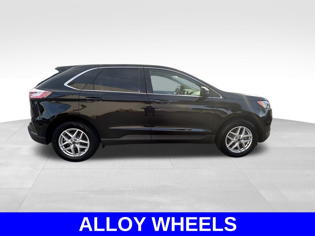 2024 Ford Edge SEL photo 2