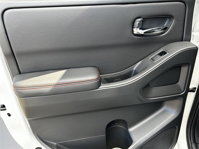 2025 Nissan Frontier PRO-4X photo 11