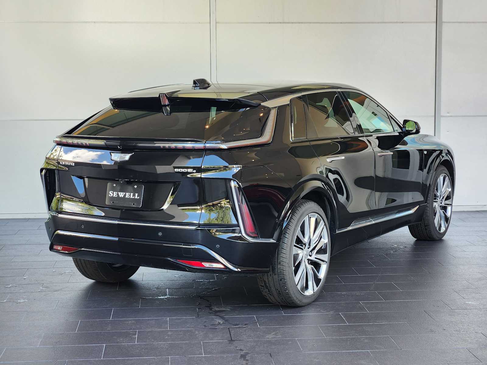 2024 Cadillac Lyriq Luxury photo 4